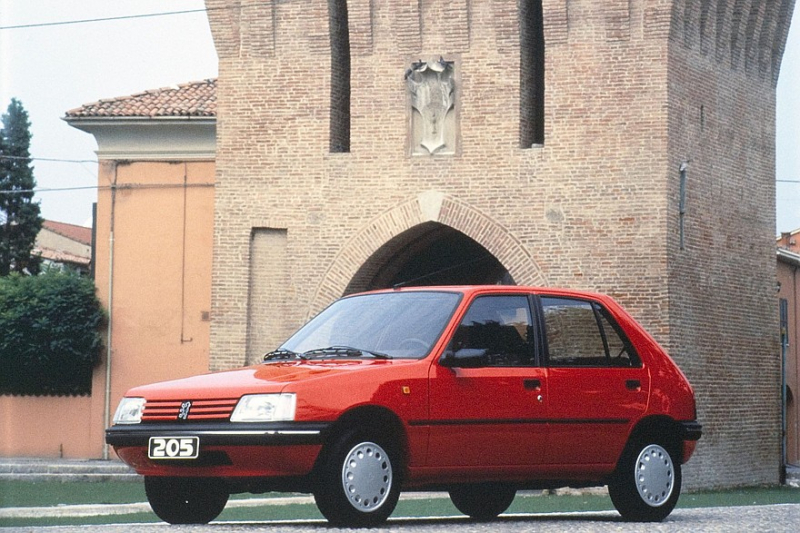 Львёнок-рекордсмен: почему Peugeot 205 был одним из лучших в своём классе