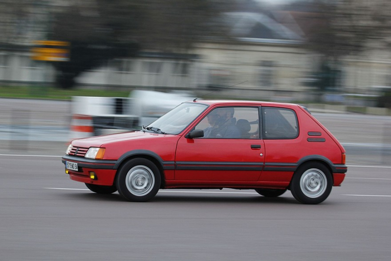 Львёнок-рекордсмен: почему Peugeot 205 был одним из лучших в своём классе