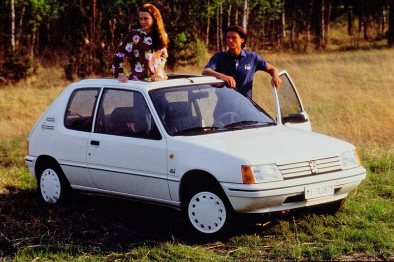 Львёнок-рекордсмен: почему Peugeot 205 был одним из лучших в своём классе