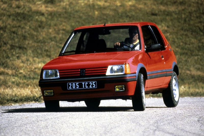 Львёнок-рекордсмен: почему Peugeot 205 был одним из лучших в своём классе