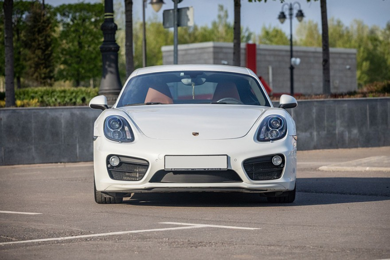 Две двери, два места и строгие правила клуба: опыт владения Porsche Cayman S (981)