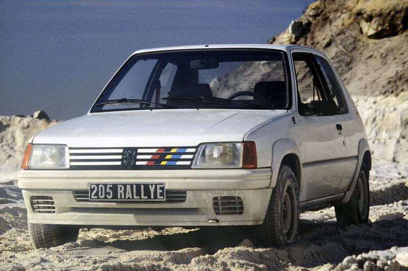 Львёнок-рекордсмен: почему Peugeot 205 был одним из лучших в своём классе