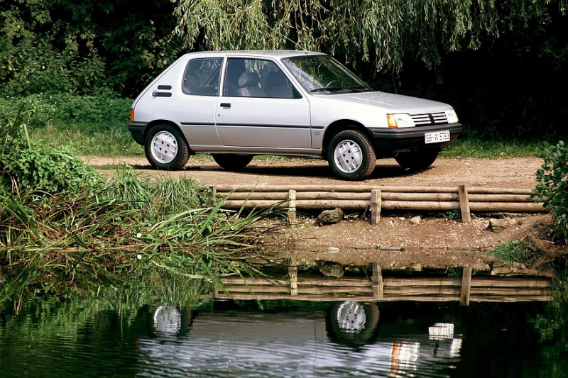 Львёнок-рекордсмен: почему Peugeot 205 был одним из лучших в своём классе