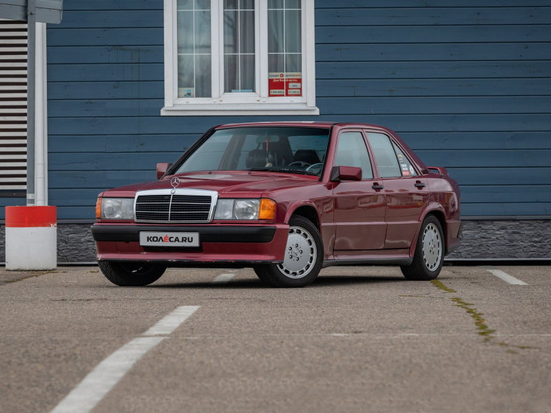 Спорт, британский мотор и активная подвеска: опыт владения Mercedes-Benz 190E 2.5-16 Cosworth